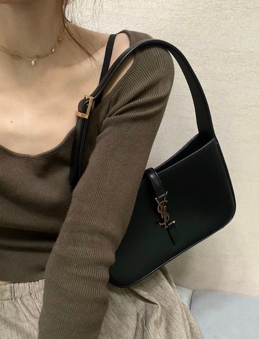 YSL Le 5 à 7 Hobo 腋下包/1755E1890 🉐67150🇪🇺