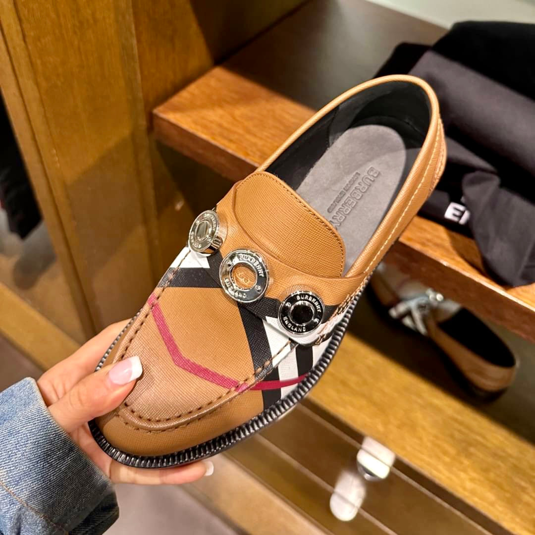 @Burberry Leather Loafers 女款皮革格紋樂福鞋/P410 🔥下殺🉐19450