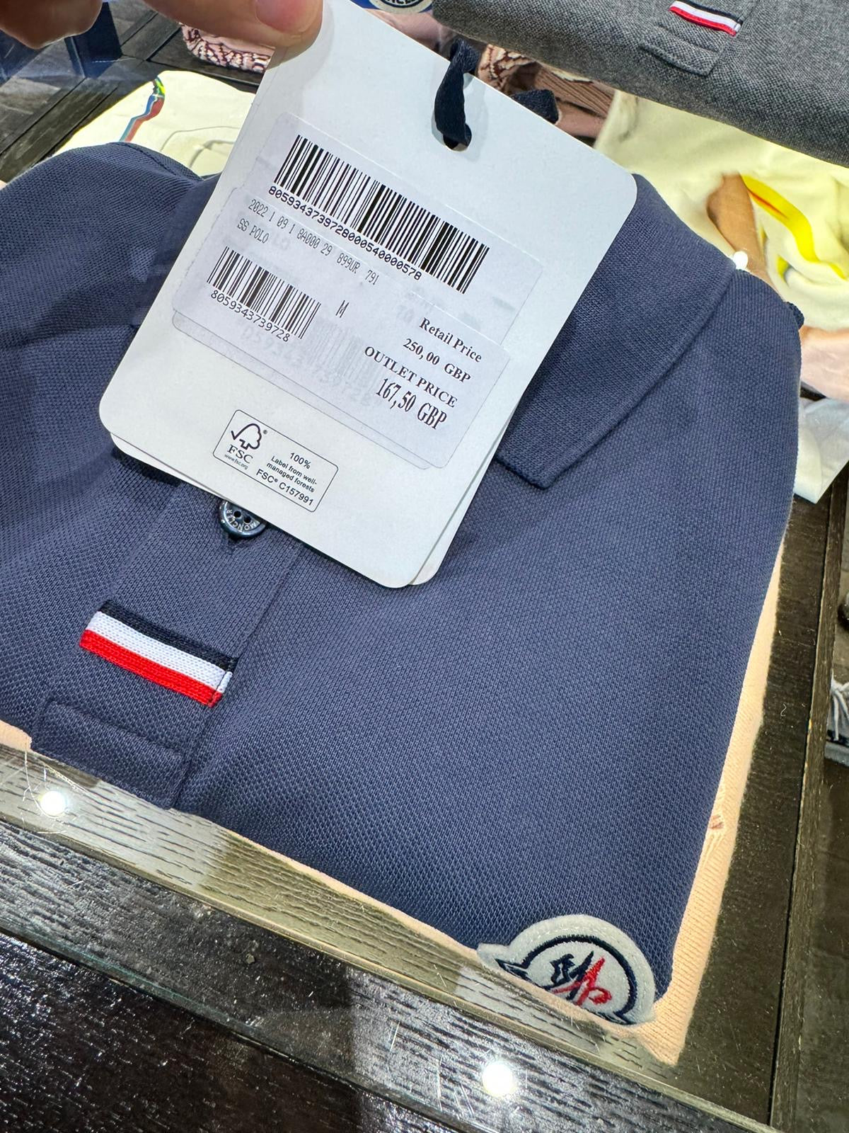 @Moncler 男生款扣下飾邊Polo上衣/250P167 🔥折上七折🉐6080