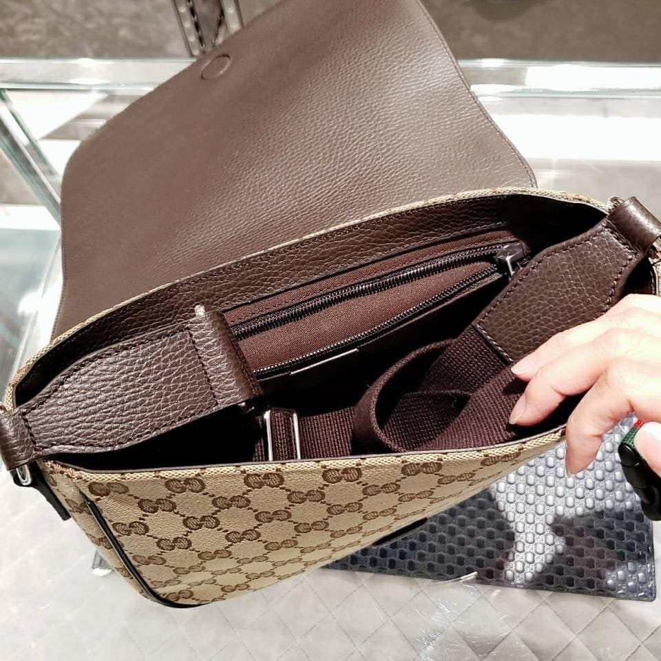 *@Gucci 男生款老花織布郵差包/ 小款P470 / 大款 P490