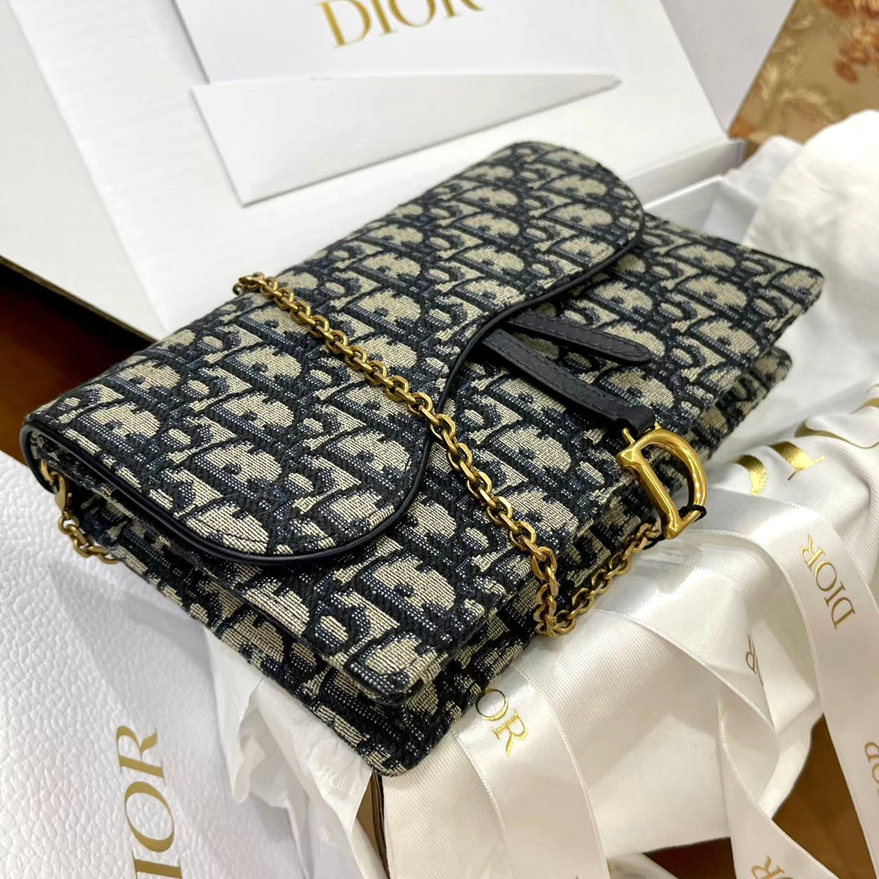 Dior▪️Saddle Pouch With Chain 緹花馬鞍鍊包/1550E1 700 🉐60500🇪🇺