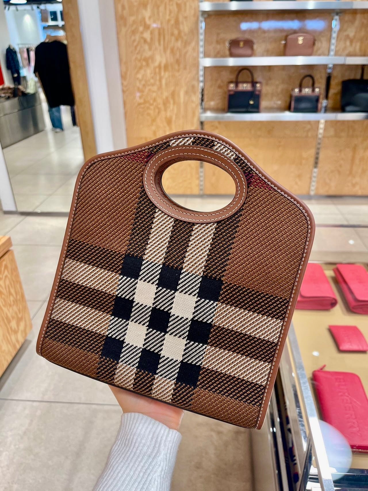 @Burberry Pocket Mini 口袋包-咖格/1450P799 🔥折上七折🉐26170