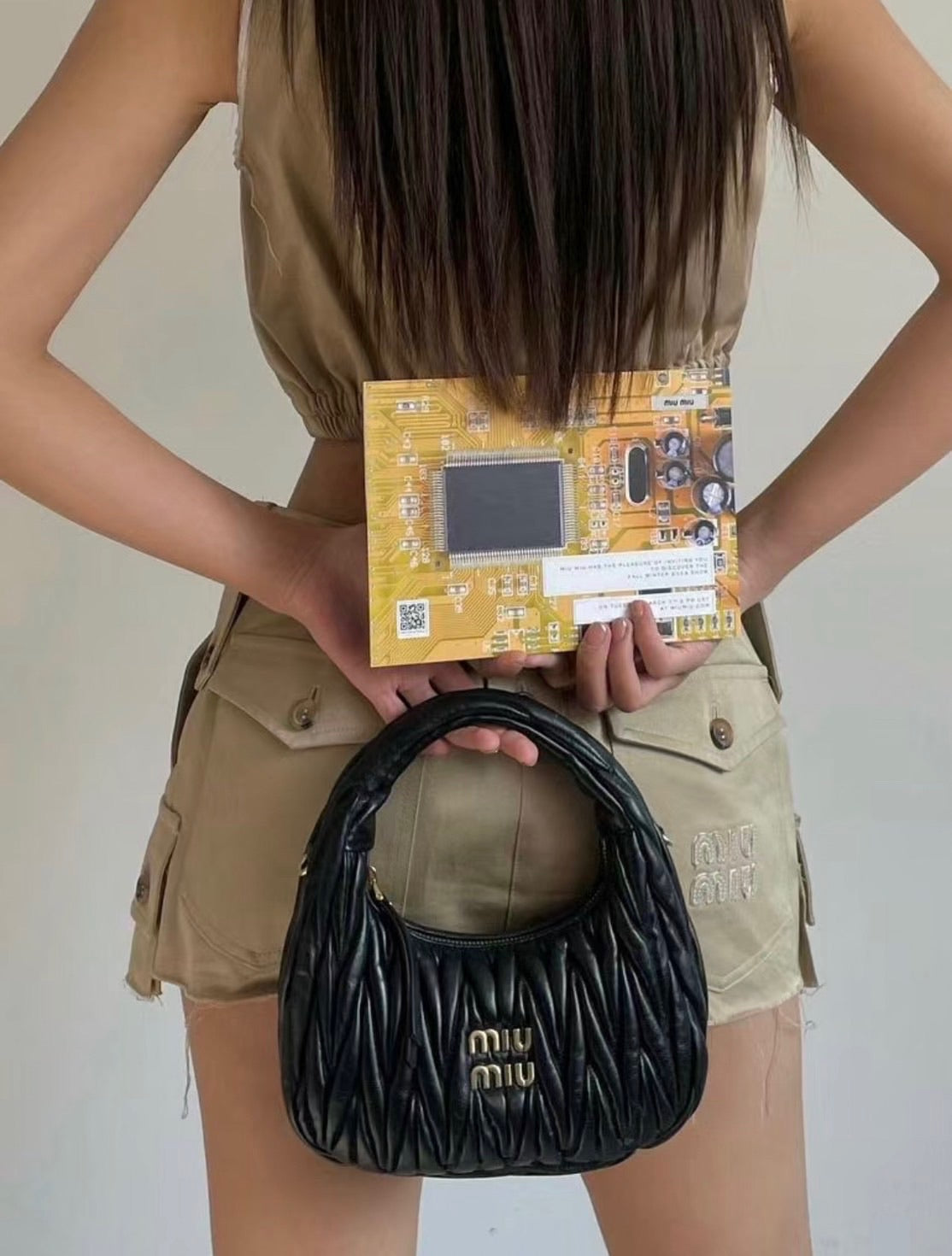MiuMiu Wander Matelasse Nappa Hobo Mini 迷你半月腋下包/1600E1750🉐64000🇪🇺