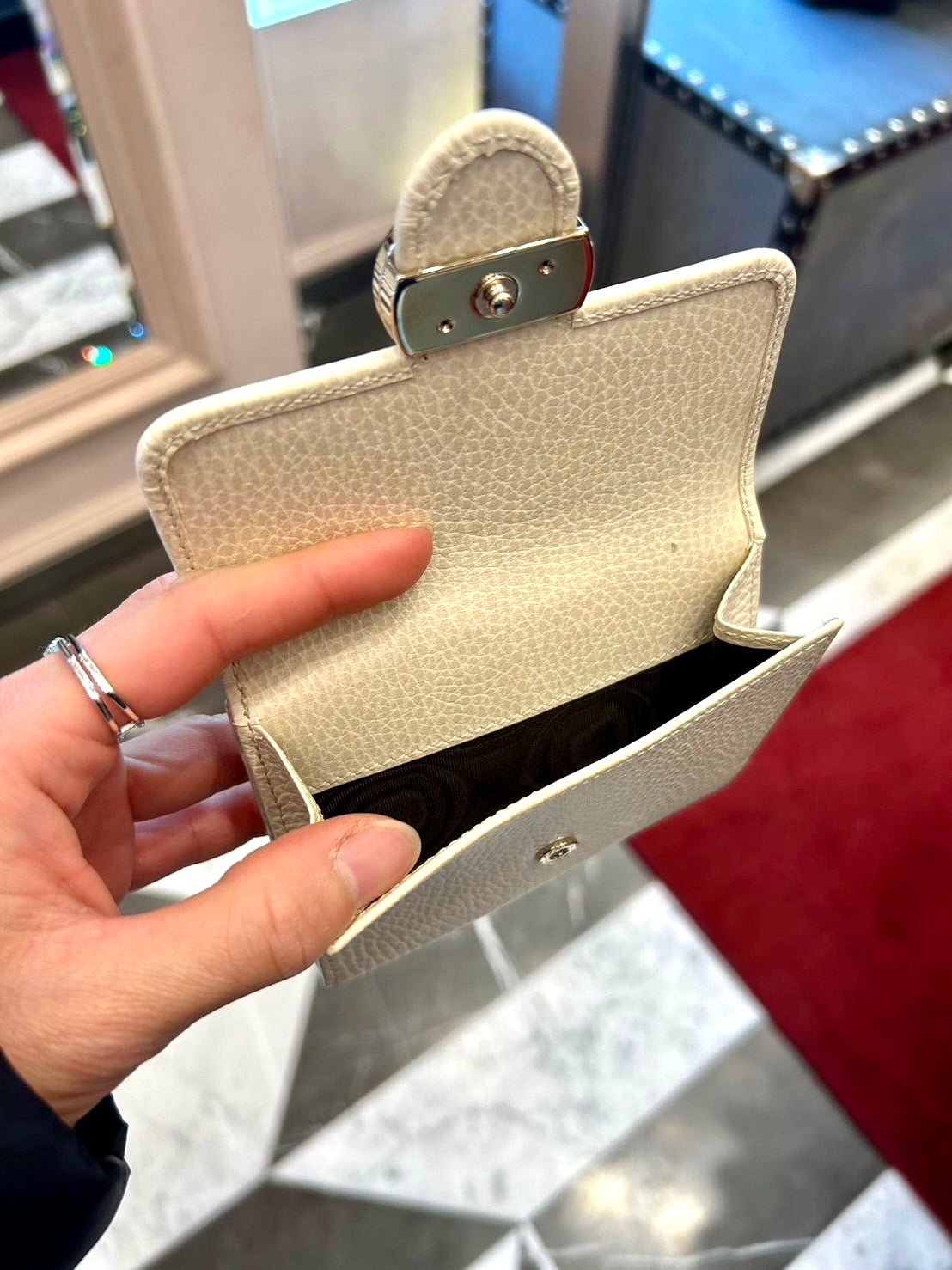 *@Gucci▪️Interlocking 雙G銀扣短夾/510P230 🔔限時折🉐11150