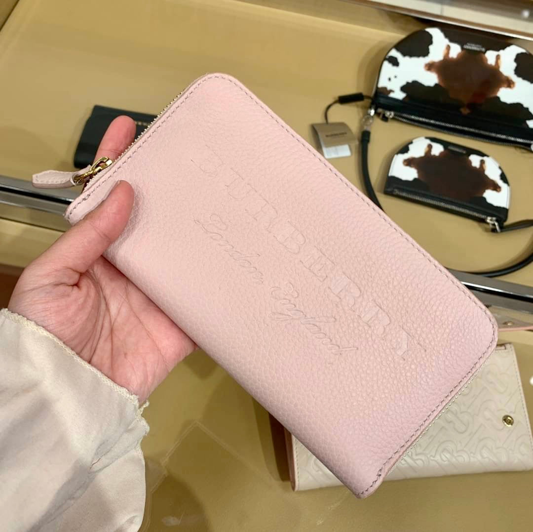 @Burberry Embossed Logo Zip 壓印牛皮拉鍊長夾/P189 🔥下殺🉐9980