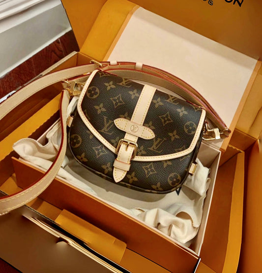 LV▪️Saumur BB 雙子星馬鞍包/1830✨🉐75980🏷️