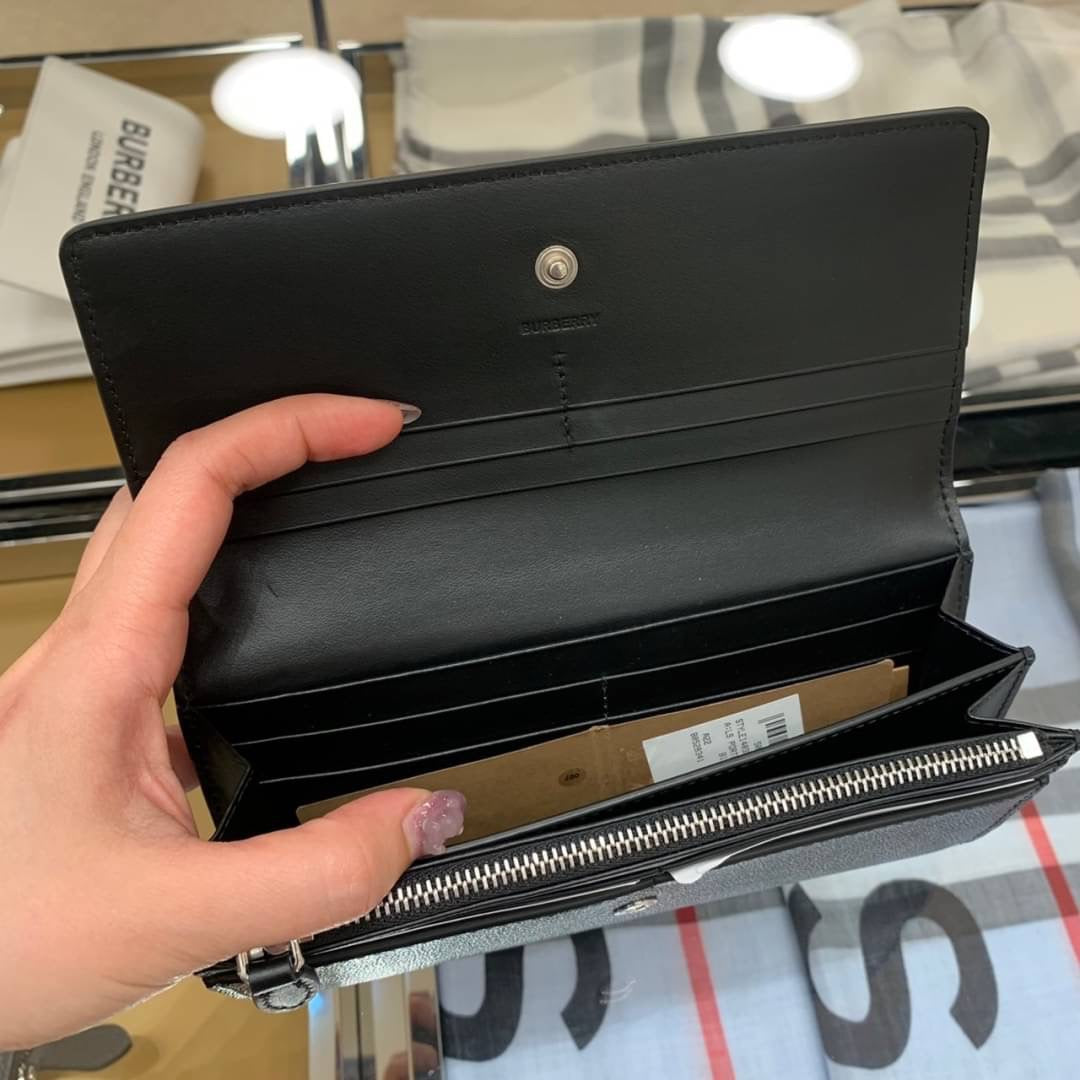 @Burberry Embossed Logo 男女款壓印翻蓋長夾-黑/P345 🔥下殺🉐16530