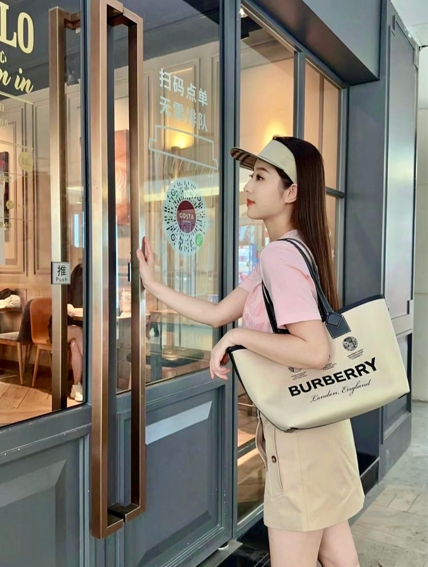 Burberry London SM托特包/1290F929 ㊙️折扣🉐39090💰
