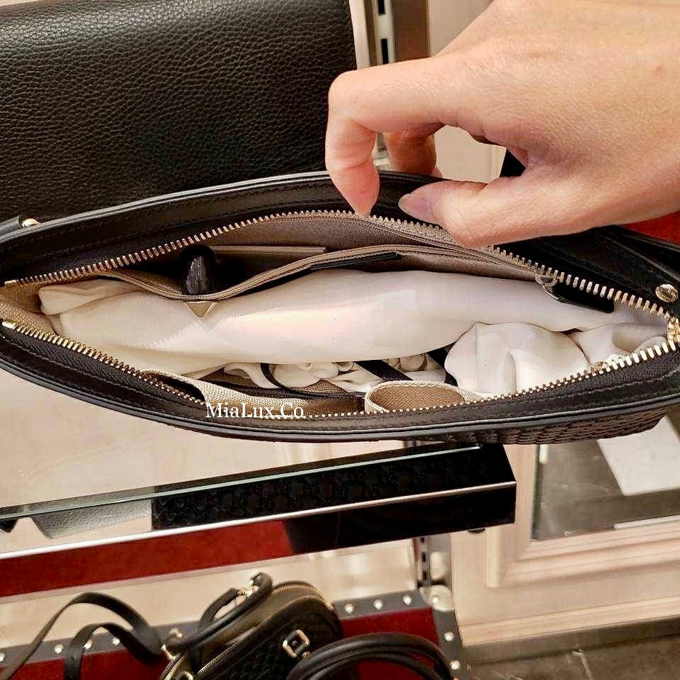 @Gucci Embossed Bag 男女款壓紋拉鍊側背包/P420 🔔限時折🉐19900