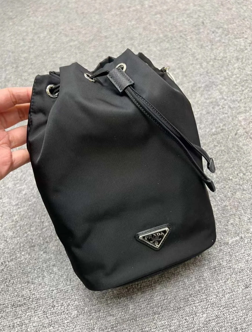 @Prada►Nero 尼龍小水桶/P320