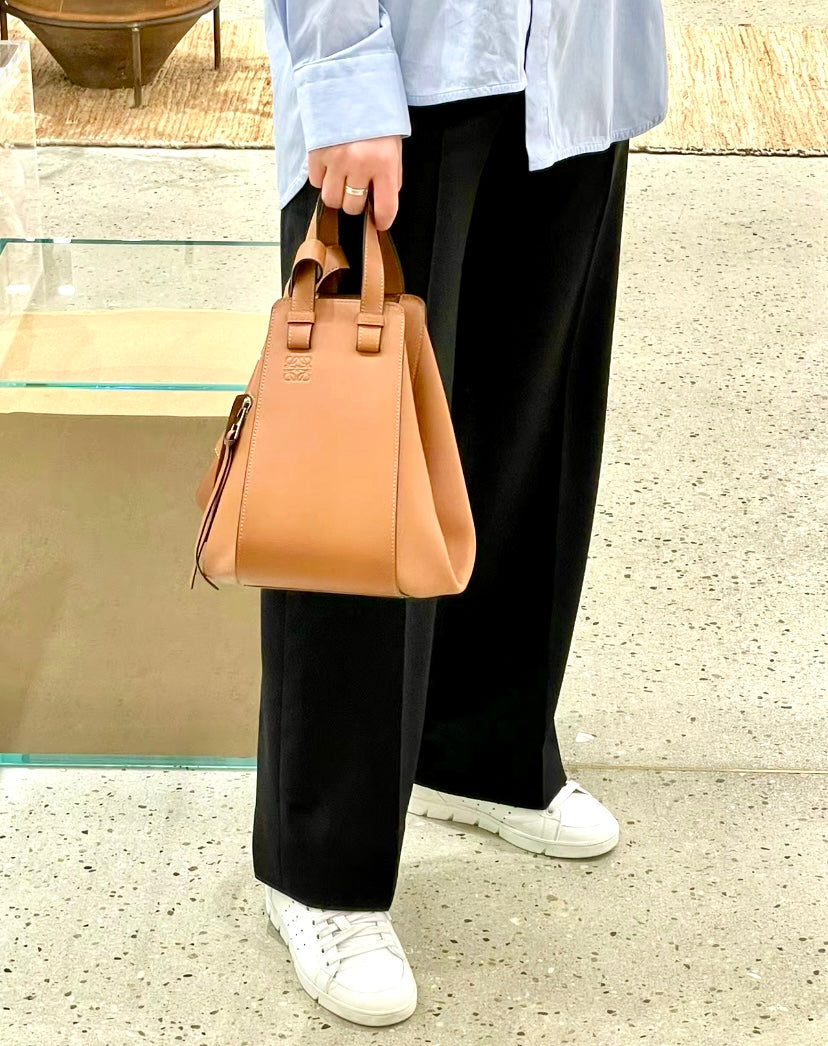 Loewe Compact Hammock 經典小牛皮吊床包/2200