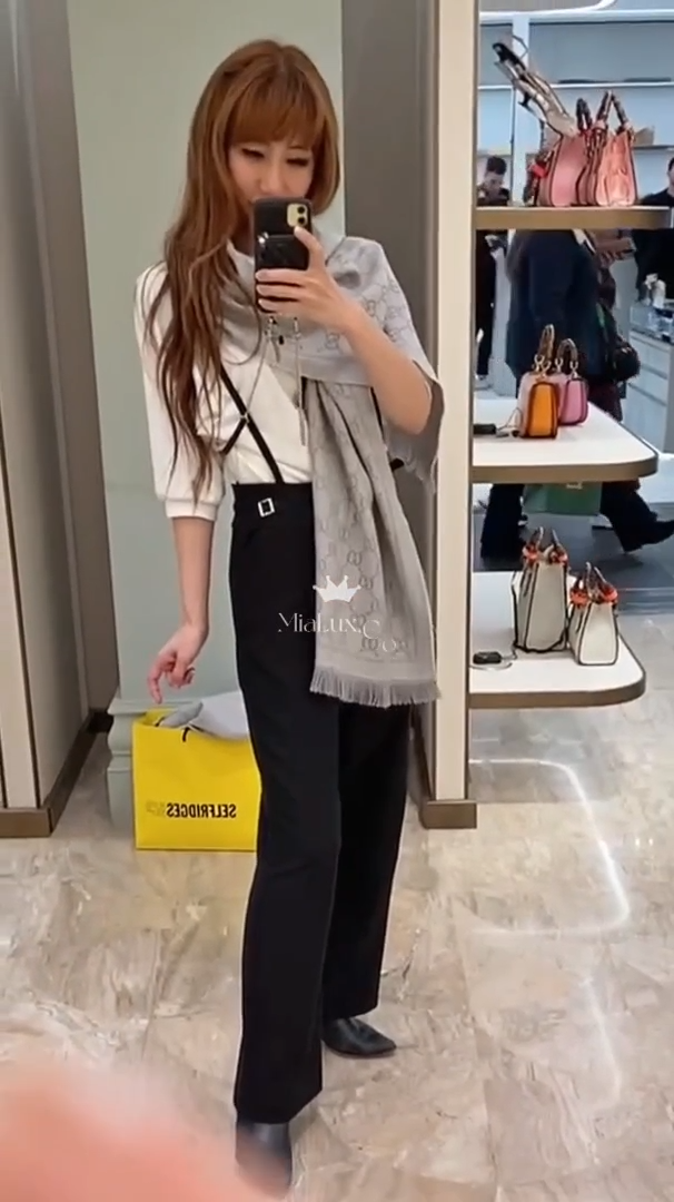 Gucci▪️Wool Scarf 羊毛圍巾 * £300