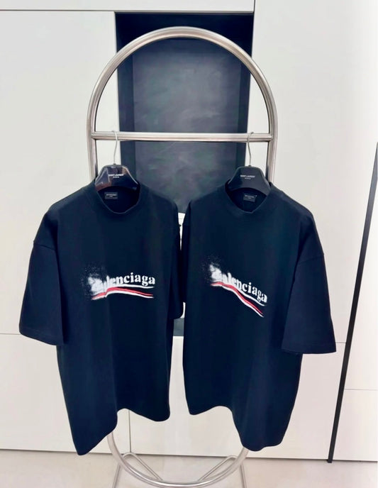 Balenciaga巴黎世家 Political Campaign 男生款T上衣-黑/550C474 ㊙️折扣🉐19980🏷️