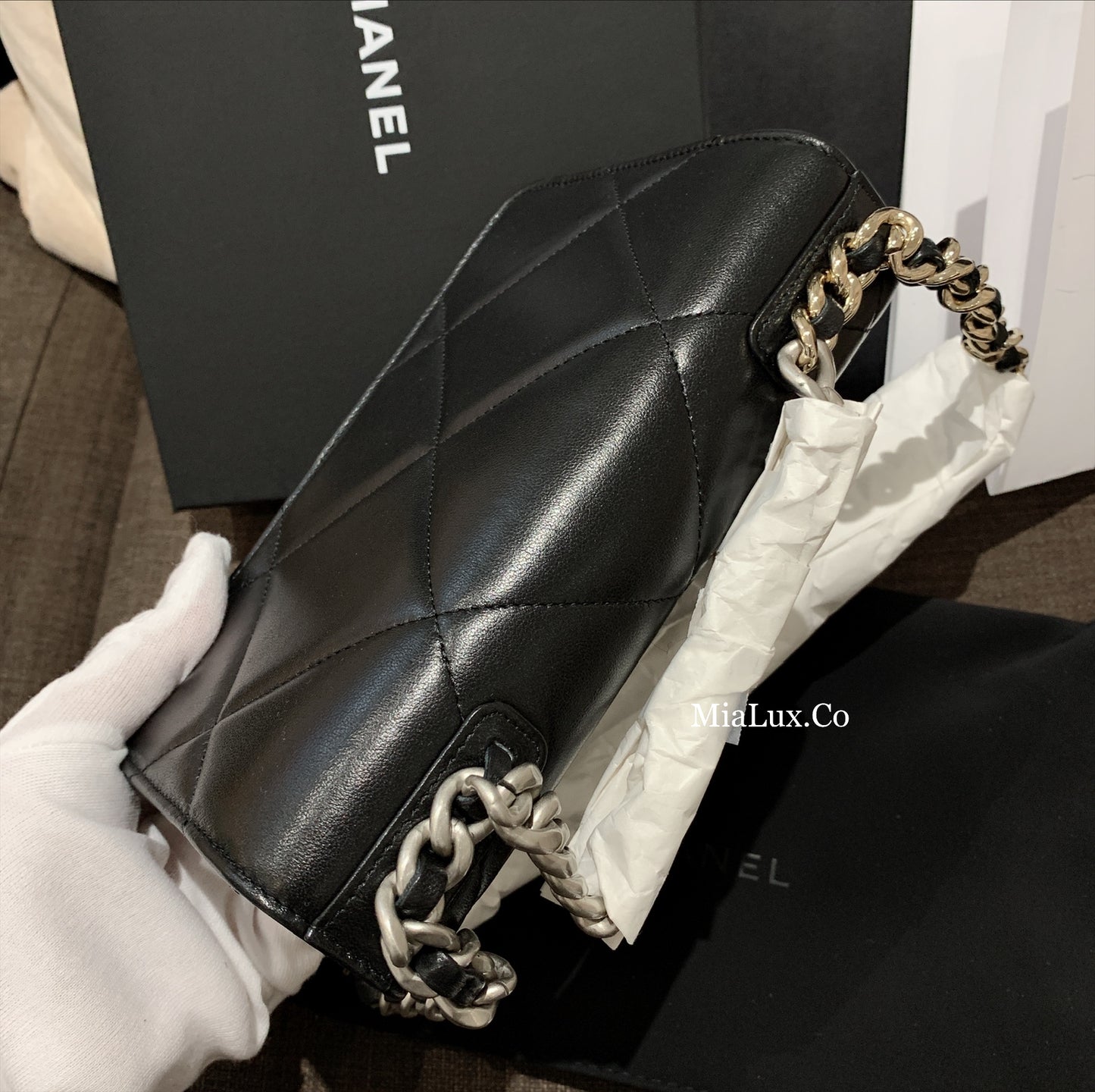 CHANEL▶︎✨| 19 LAMBSKIN WALLET ON CHAIN 經典19小羊皮WOC鏈包 AP3267 *£3,430