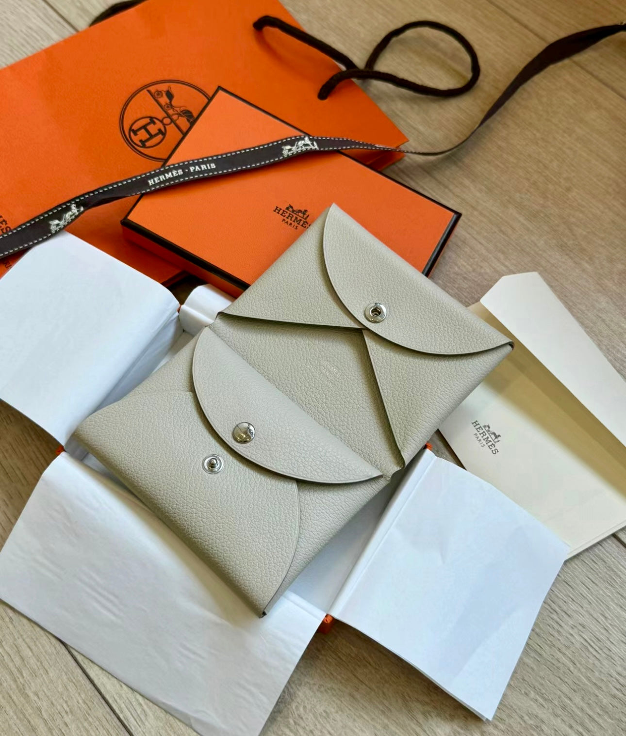 Hermes Calvi Duo Chamkila山羊皮卡夾錢包/500 ✨🉐22000