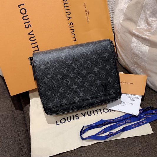 LV District PM 小款男生款郵差包/1490✨🉐63580