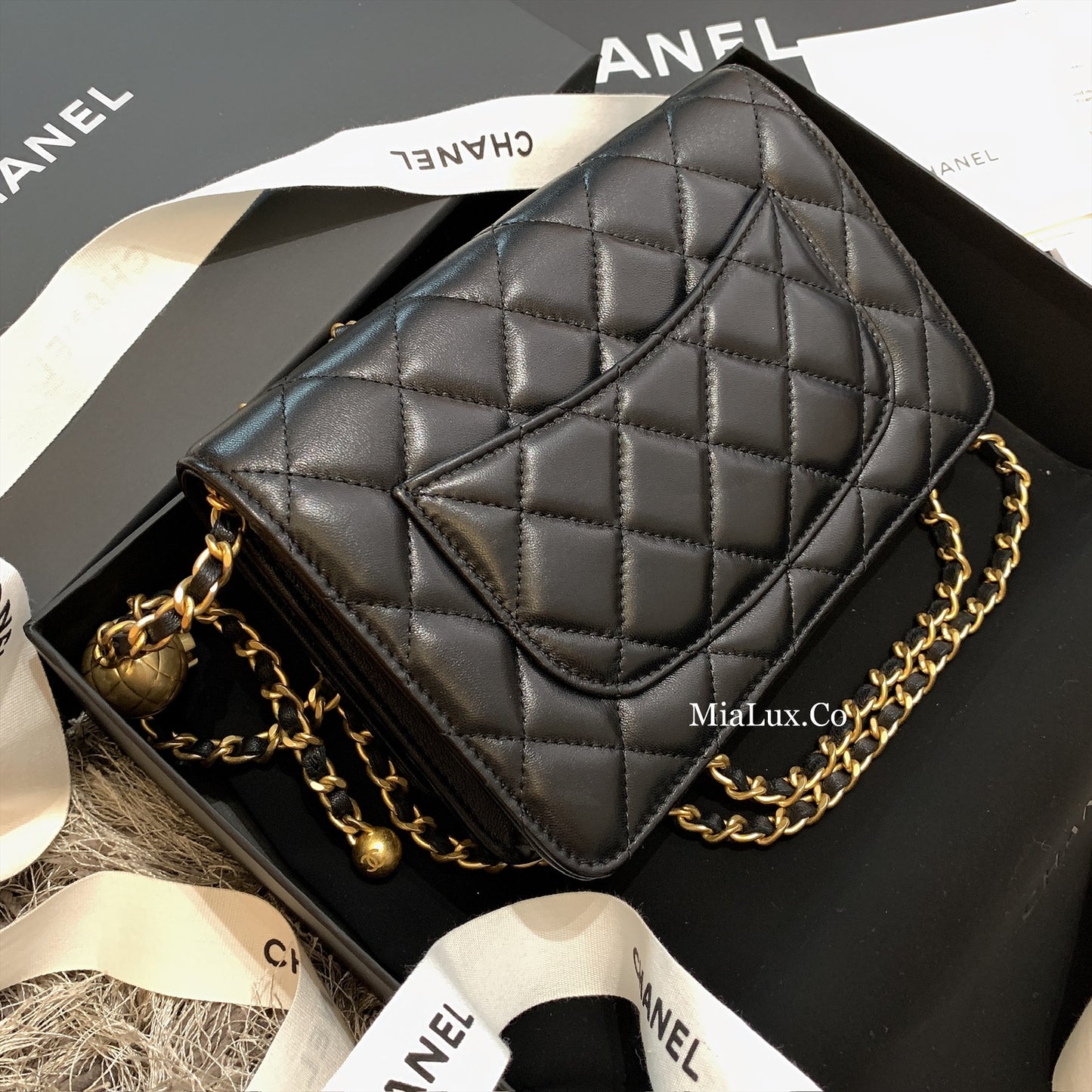 CHANEL▶︎✨| LAMBSKIN WALLET ON CHAIN 經典小羊皮金球翻蓋WOC錢包 AP1450 *£3,220