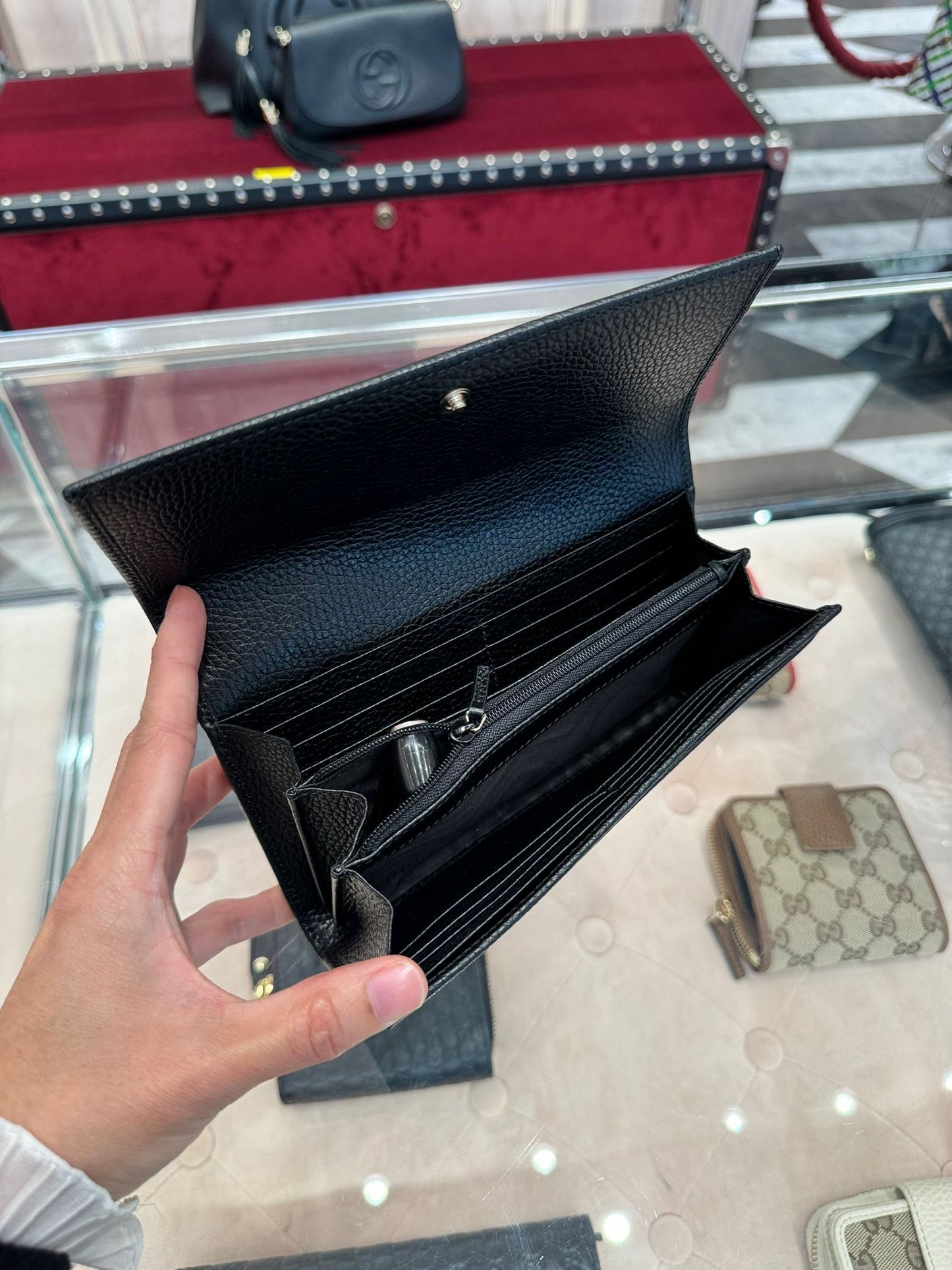 *@Gucci Soho 浮雕翻蓋長夾/390P270 🔔限時折🉐12950