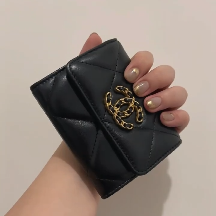 CHANEL✨19 LAMBSKIN FLAP COIN PURSE 經典19小羊皮翻蓋雙層零錢包 AP1180 -