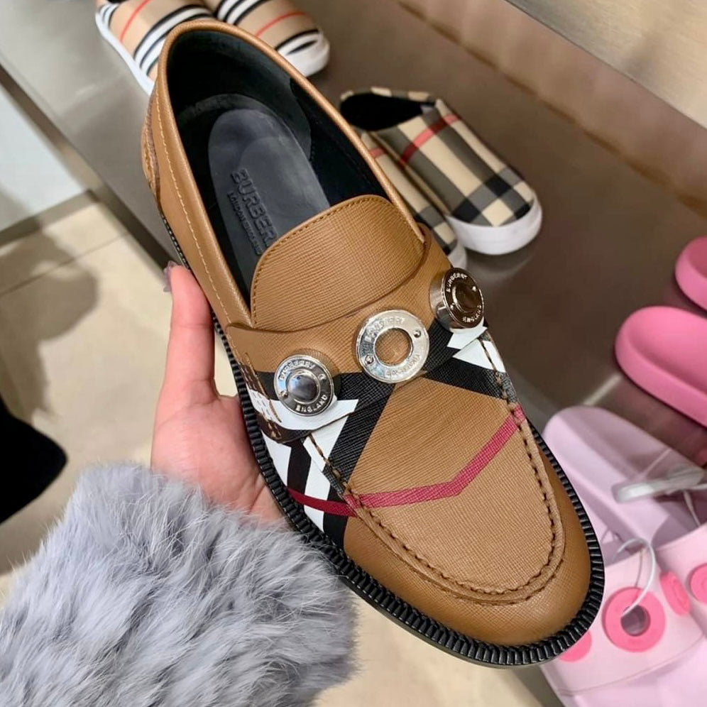 @Burberry Leather Loafers 女款皮革格紋樂福鞋/P410 🔥下殺🉐19450