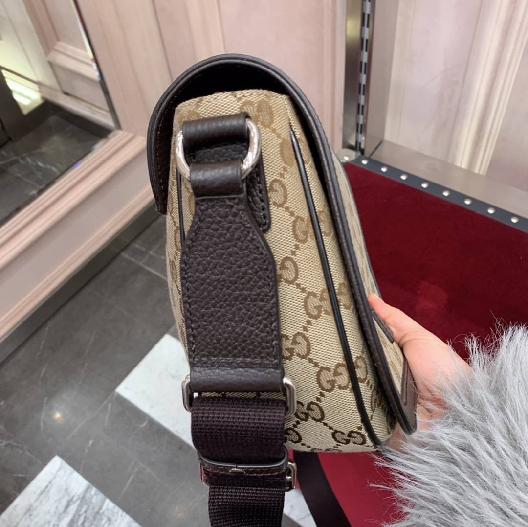 *@Gucci 男生款老花織布郵差包/ 小款P470 / 大款 P490