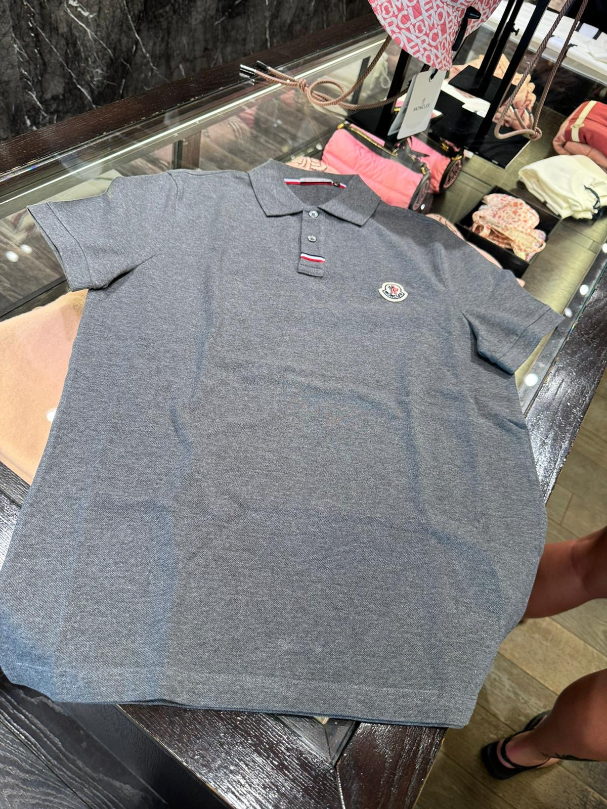 @Moncler 男生款扣下飾邊Polo上衣/250P167 🔥折上七折🉐6080