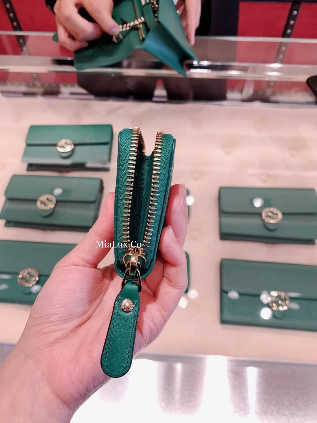 @Gucci Embossed Coin Purse Mini 迷你壓紋拉鍊零錢包/P195 🔔限時折🉐9980