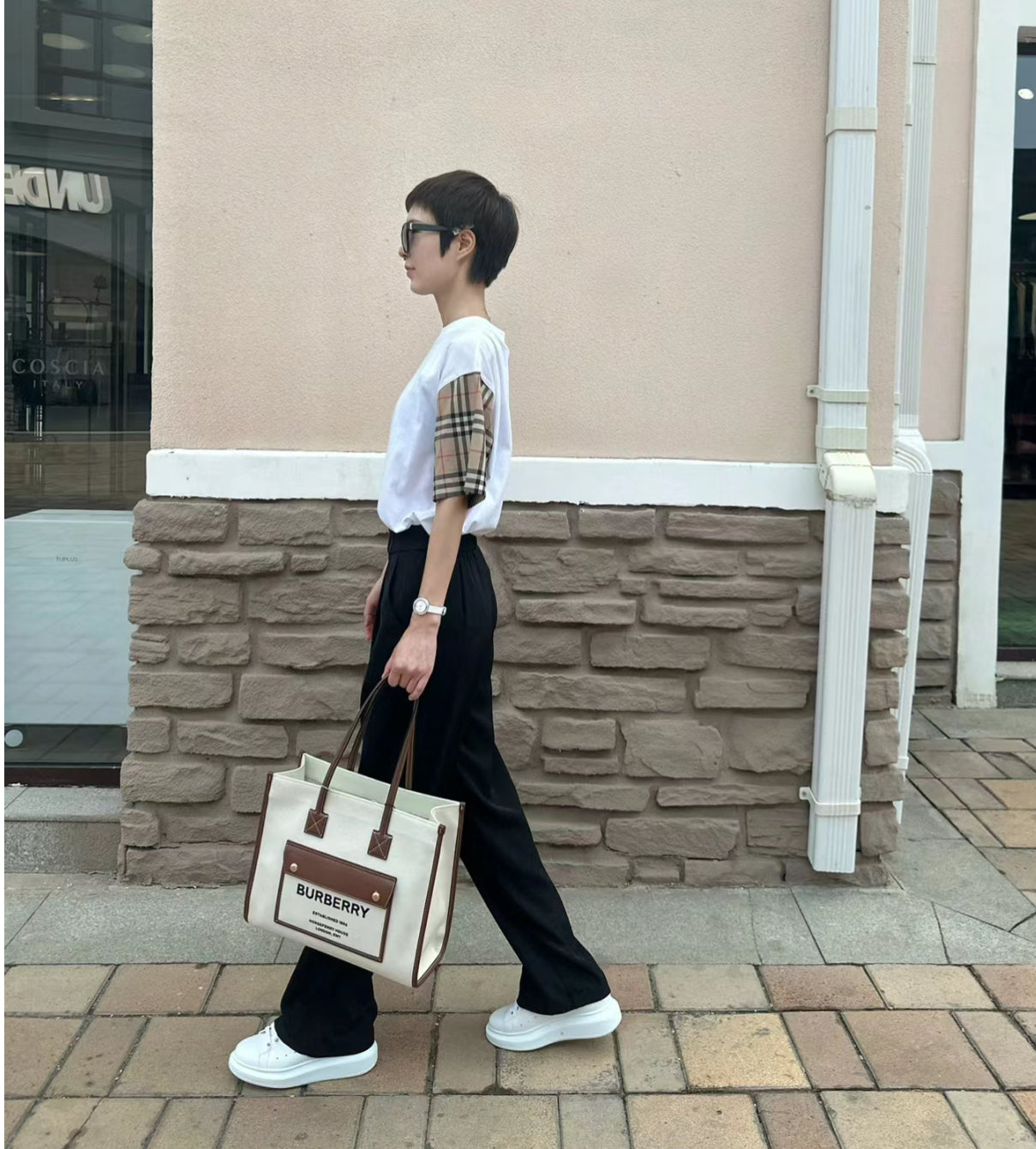 Burberry Freya M 中托特包-白/1090C814 ㊙️折扣🉐34370💰