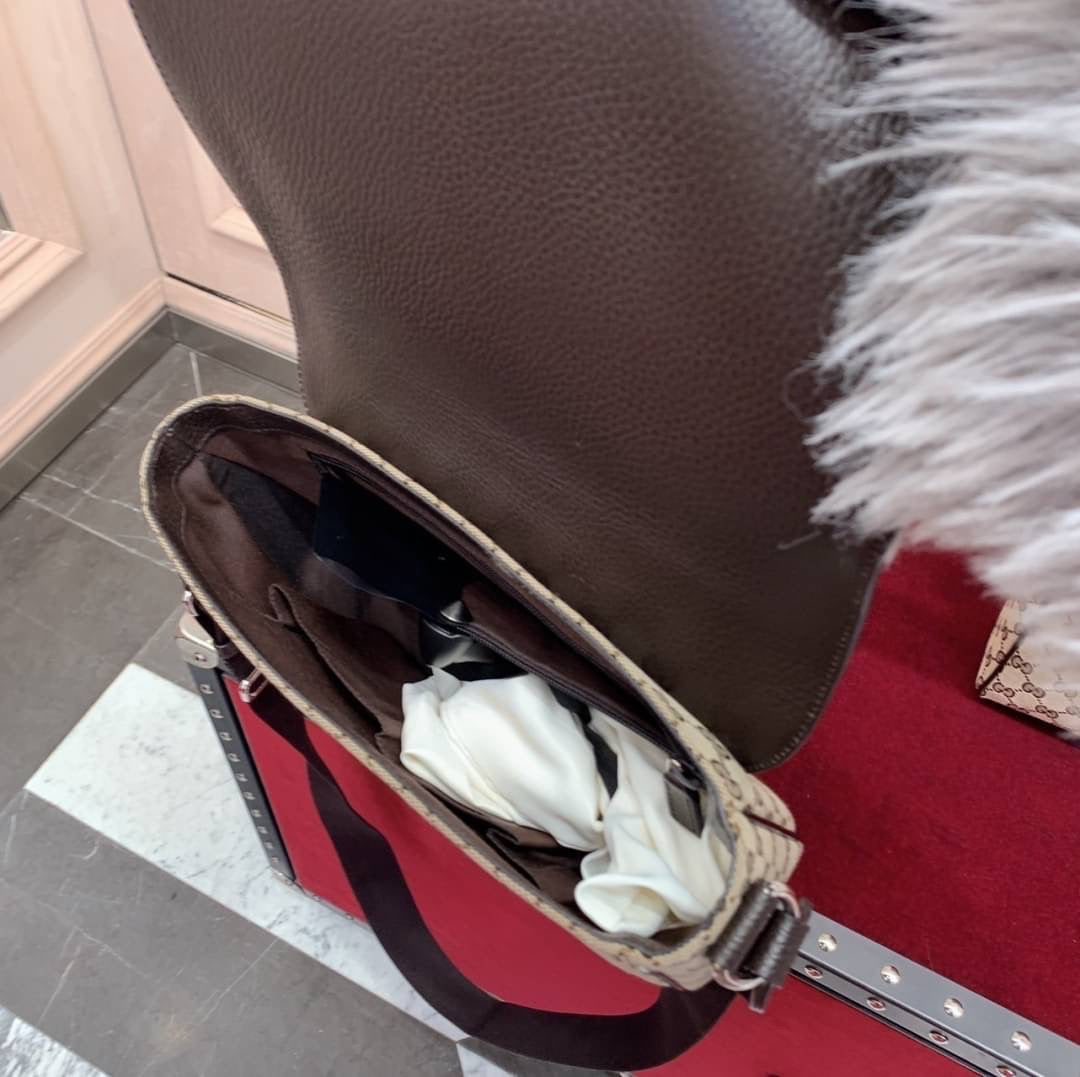 *@Gucci 男生款老花織布郵差包/ 小款P470 / 大款 P490