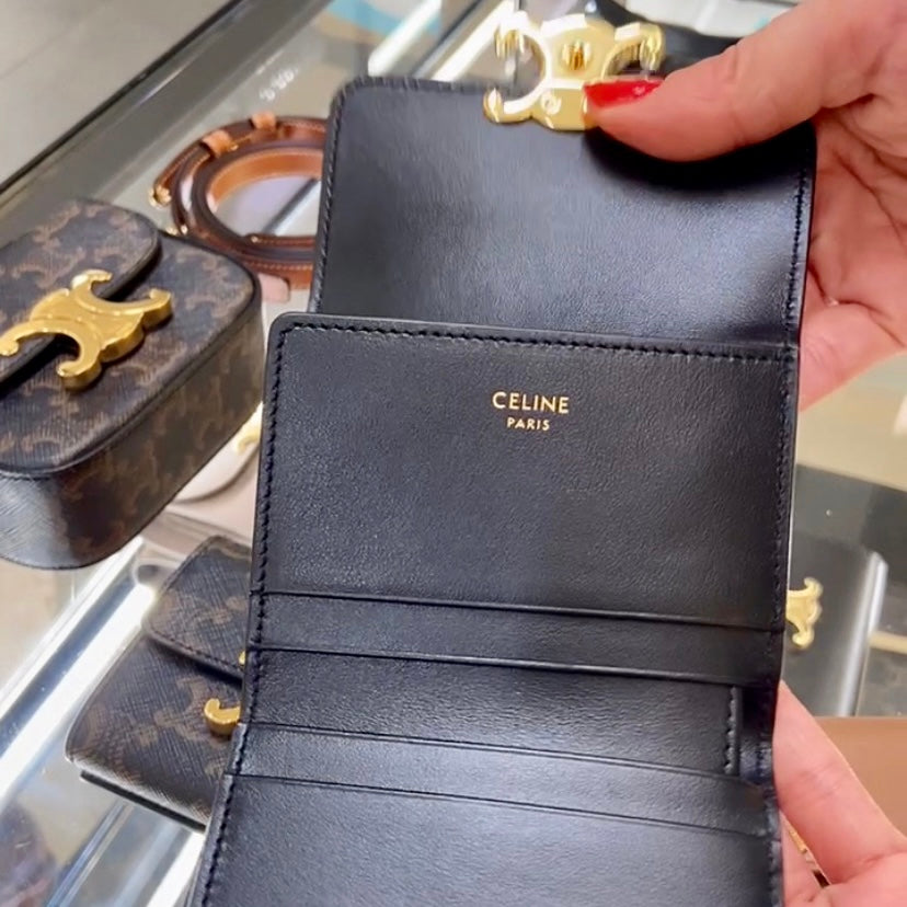 Celine▪️Flap Wallet Triomphe S 亮牛皮三折短夾/490E540 🉐19900🇪🇺