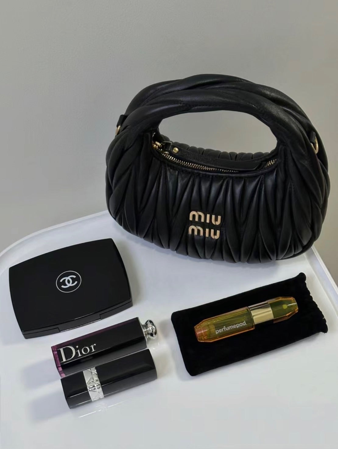 MiuMiu Wander Matelasse Nappa Hobo Mini 迷你半月腋下包/1600E1750🉐64000🇪🇺