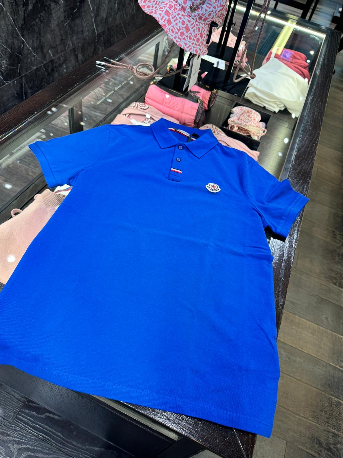 @Moncler 男生款扣下飾邊Polo上衣/250P167 🔥折上七折🉐6080