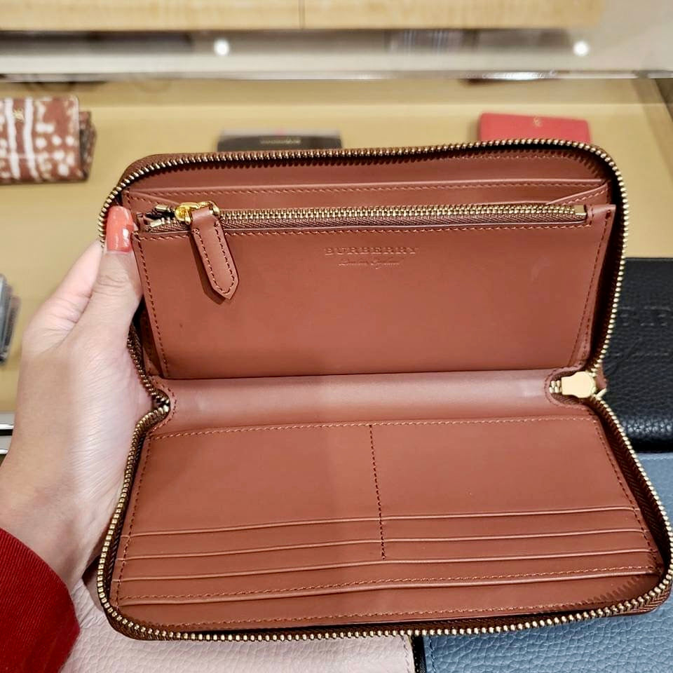 @Burberry Embossed Logo Zip 壓印牛皮拉鍊長夾/P189 🔥下殺🉐9980