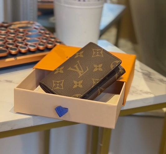 LV▪️Enveloppe Carte De Visite 翻蓋卡包/225✨🉐10450