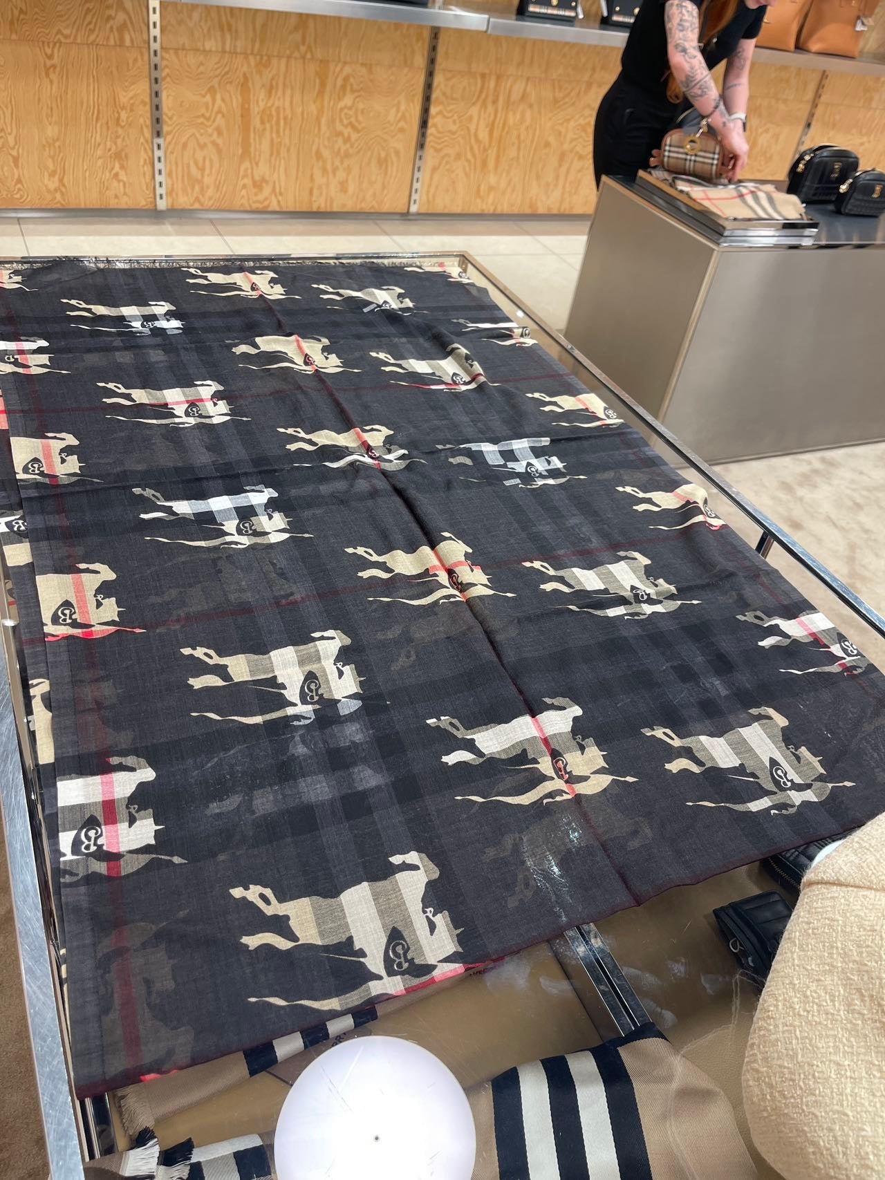 @Burberry Scarf 印花大圍巾/350P245 🔥折上七折🉐9220