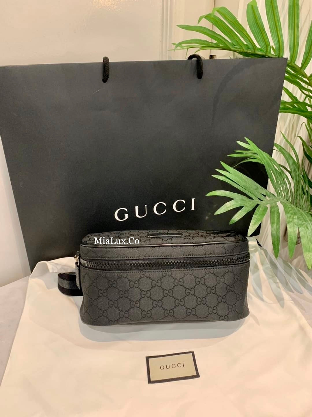 *@Gucci Canvas Bumbag S 小款男女款黑老花胸包/P395