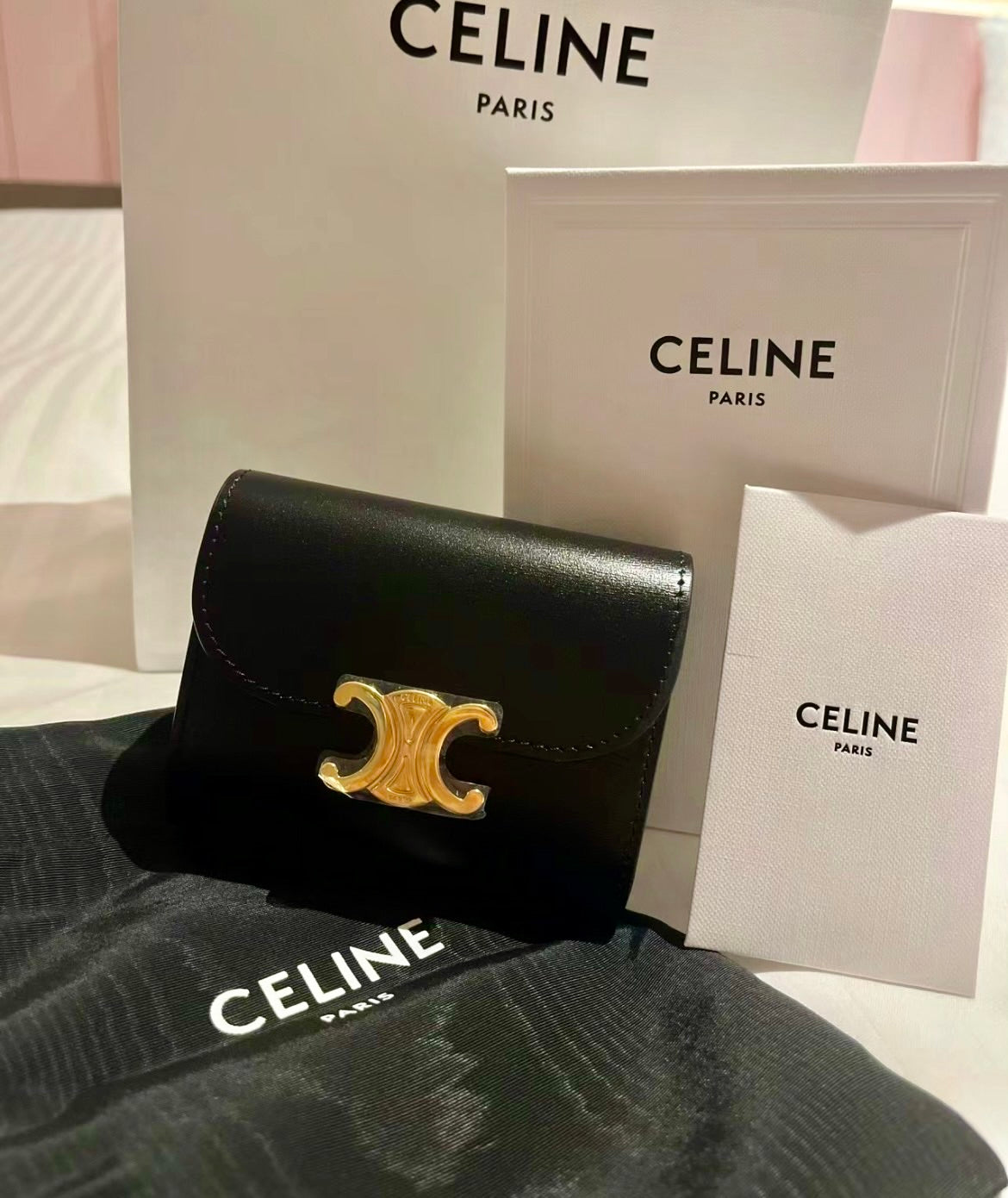 Celine▪️Flap Wallet Triomphe S 亮牛皮三折短夾/490E540 🉐19900🇪🇺
