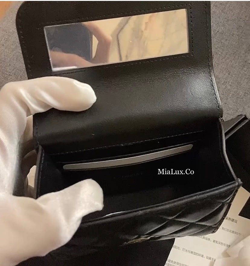 CHANEL▶︎✨| MINI LAMBSKIN FLAP CLUTCH 迷你小羊皮金手把翻蓋鏈包 AP2682 -