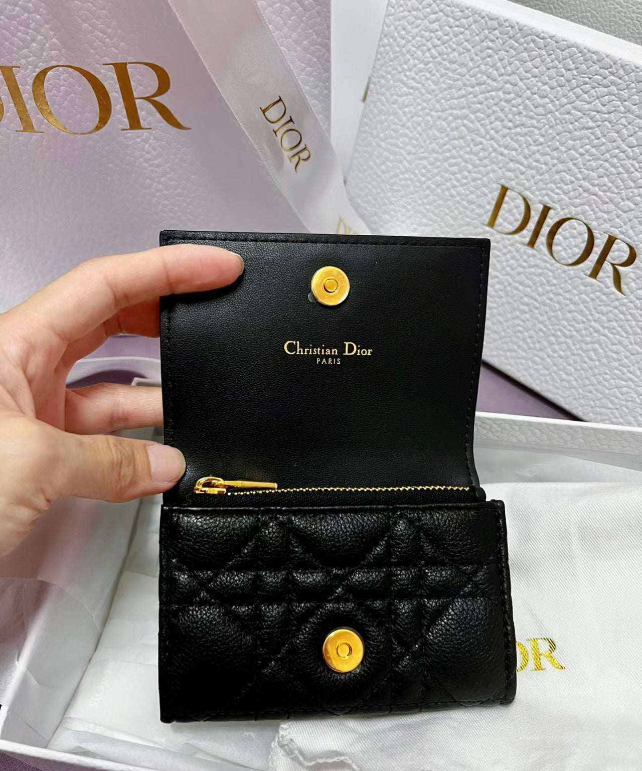 Dior Caro Glycine 牛皮翻蓋卡包/420E460 🉐15500🇪🇺🏷