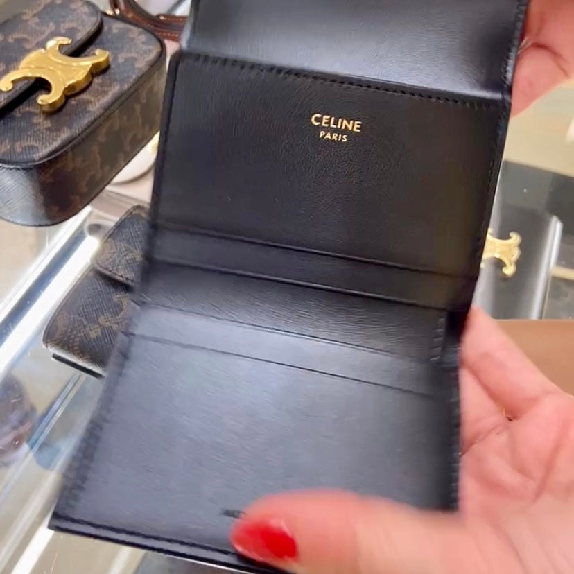 Celine▪️Flap Wallet Triomphe S 亮牛皮三折短夾/490E540 🉐19900🇪🇺
