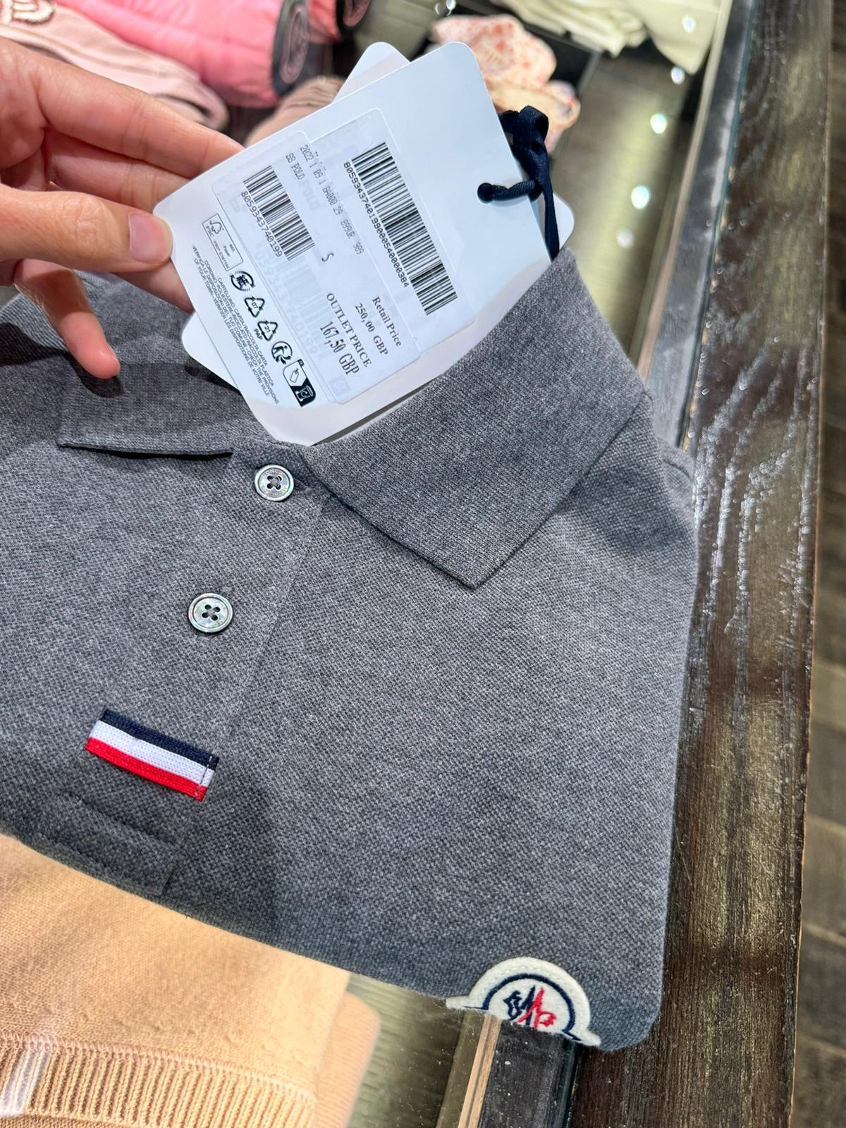 @Moncler 男生款扣下飾邊Polo上衣/250P167 🔥折上七折🉐6080