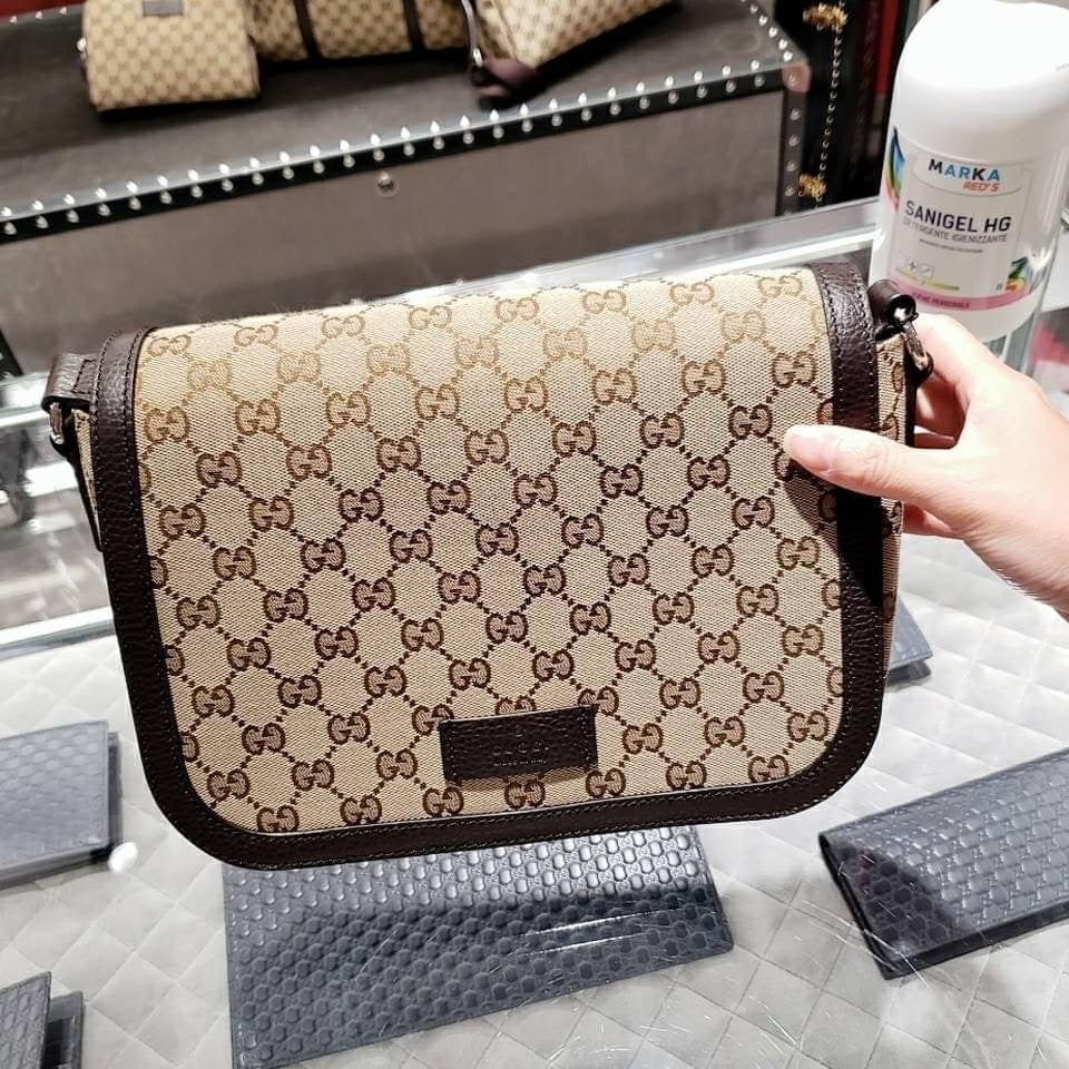 *@Gucci 男生款老花織布郵差包/ 小款P470 / 大款 P490