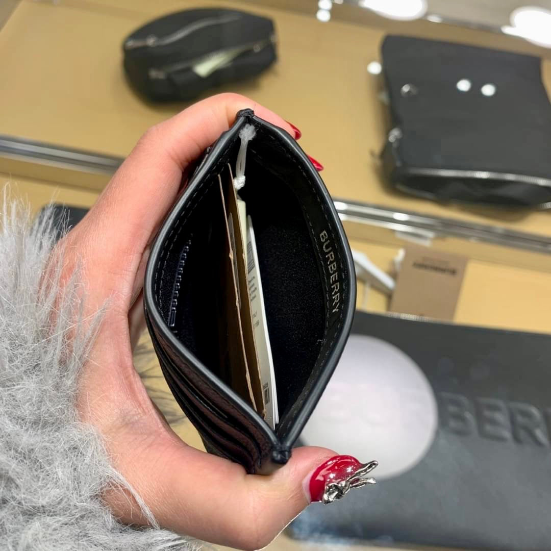 @Burberry Embossed Logo 金屬夾壓印牛皮卡夾/P140 🔥下殺🉐7800