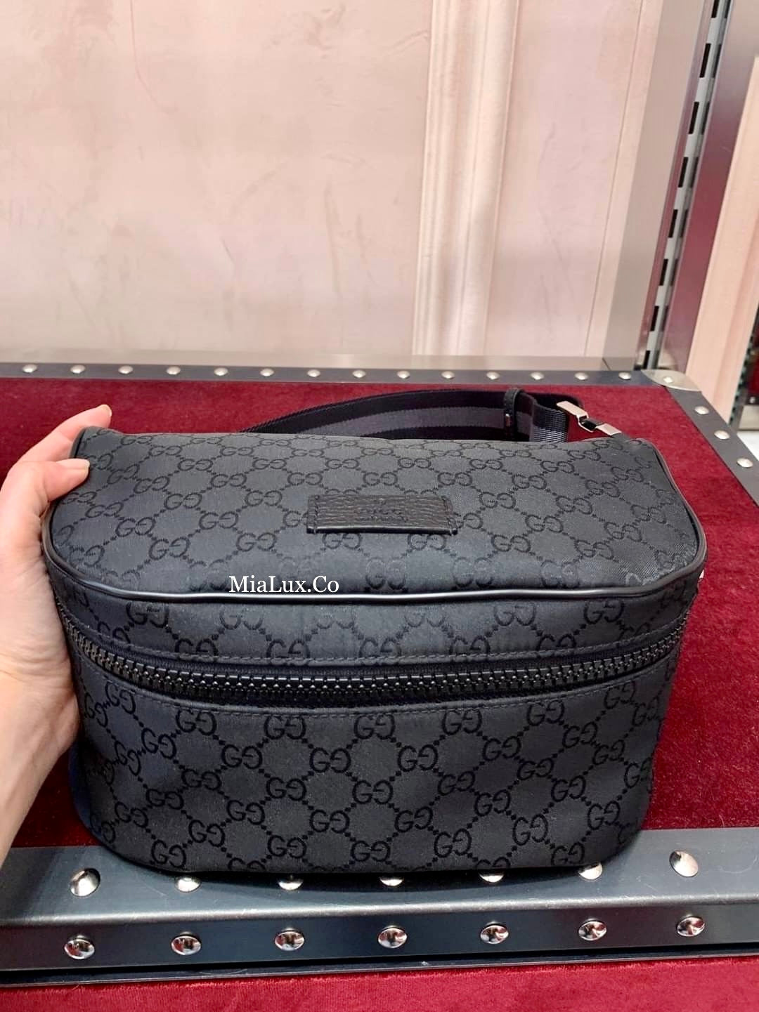 *@Gucci Canvas Bumbag S 小款男女款黑老花胸包/P395