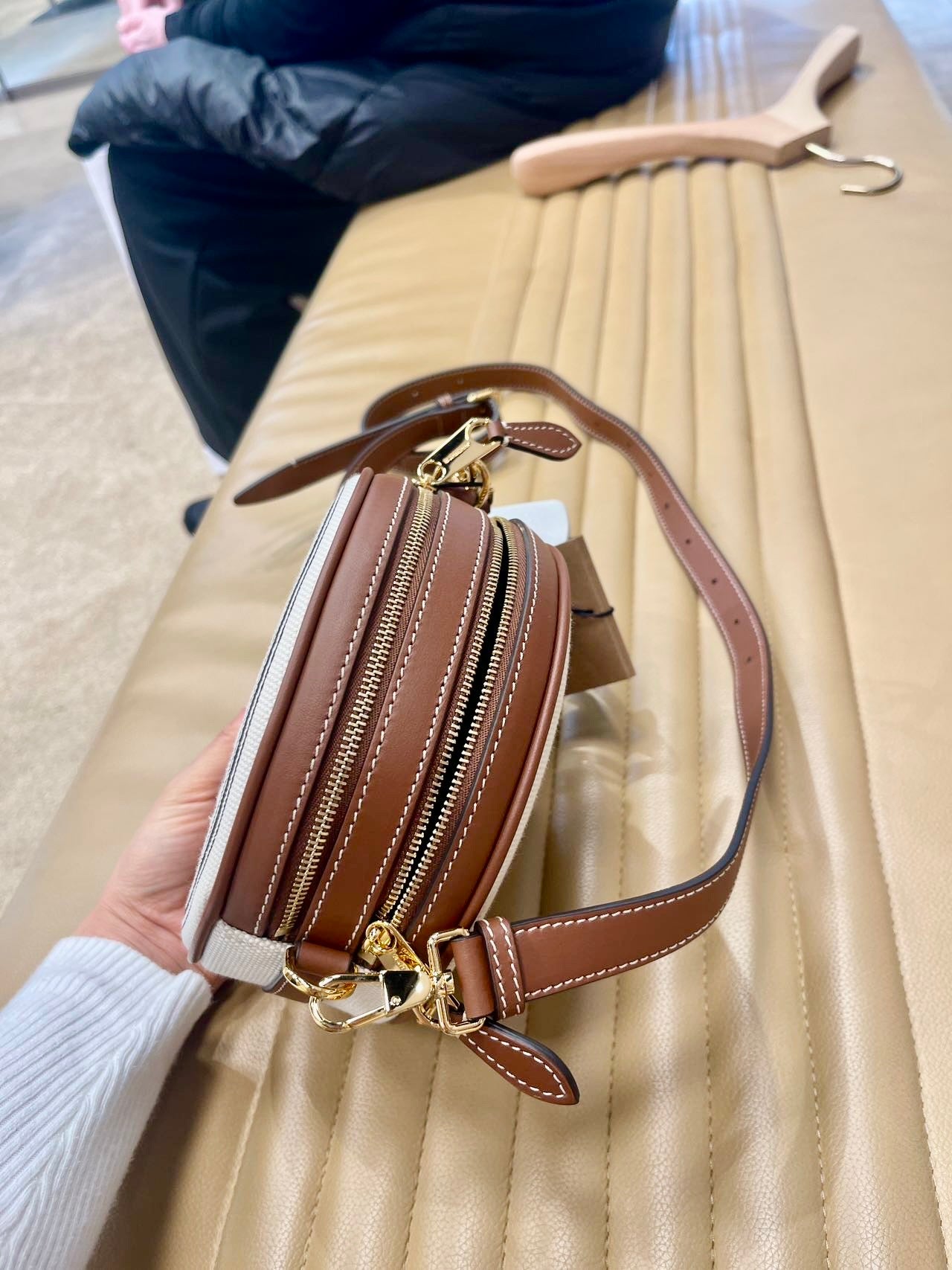 @Burberry Louise Logo Print 圓餅斜跨包/850P379 🔥下殺🉐18060
