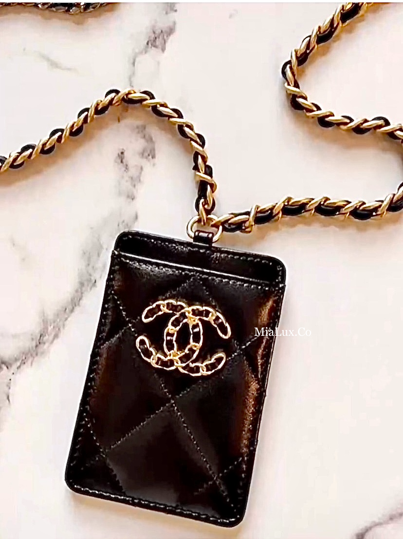 CHANEL▪️19 BADGE HOLDER 名牌掛鏈 🏷