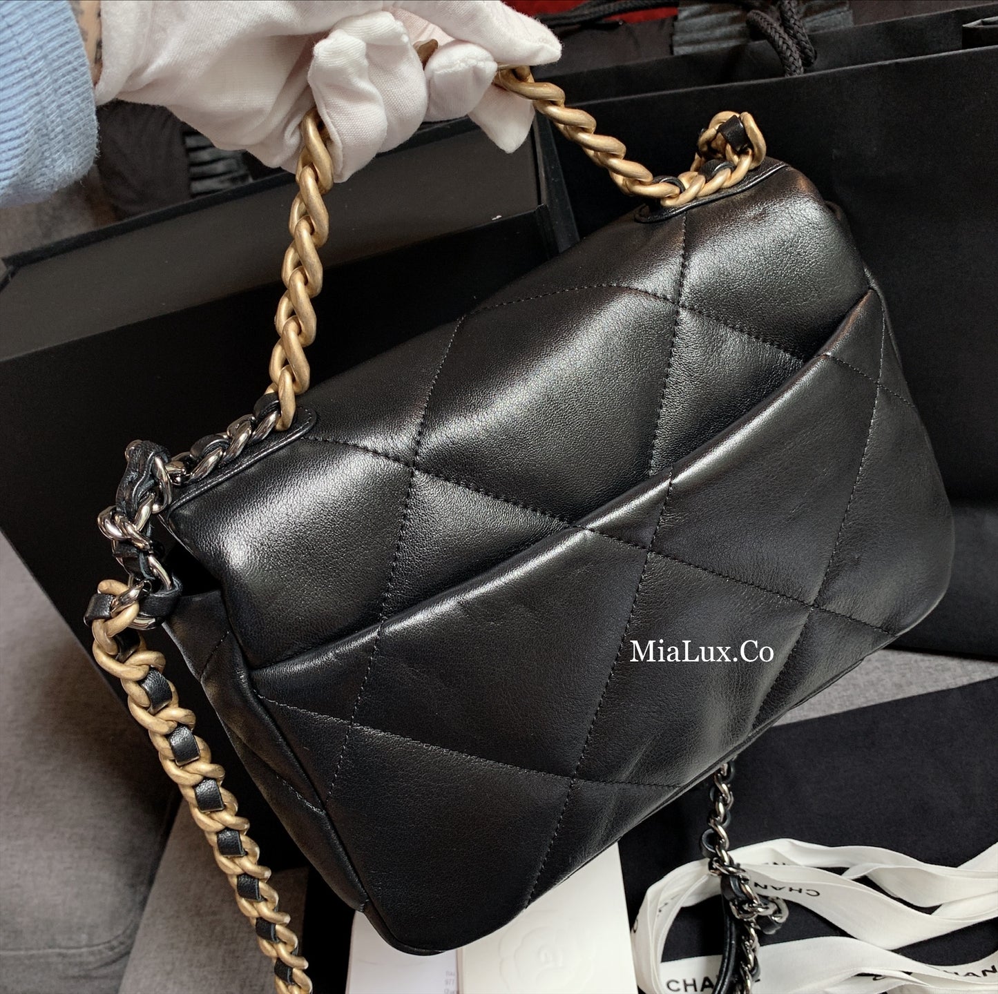 CHANEL▶︎✨| 19 LAMBSKIN HANDBAG 中款經典19小羊皮翻蓋鏈包 AS1160 *£5,360
