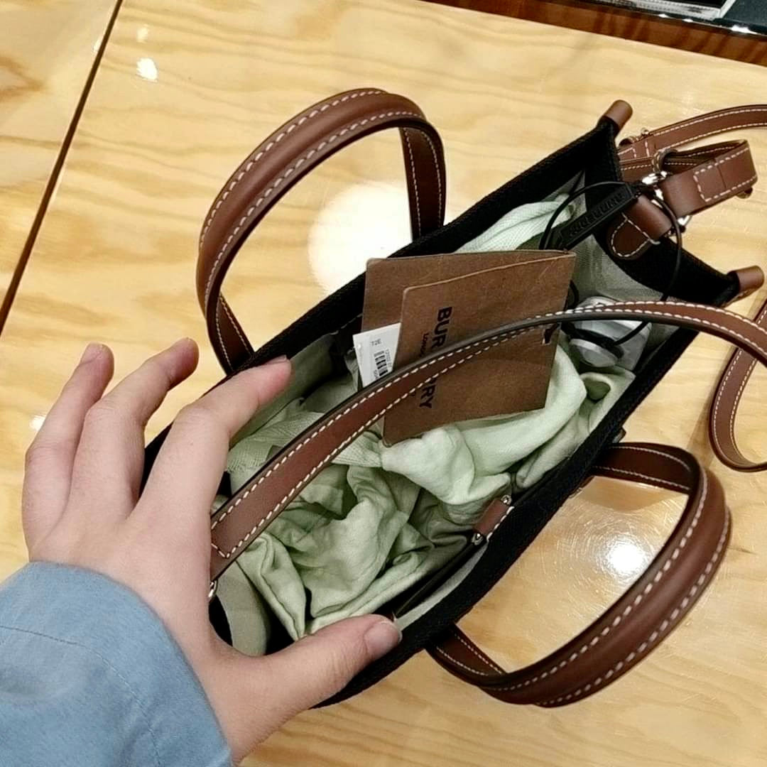 @Burberry▪️Freya Mini托特包-黑/920P645 🔥折上七折🉐21320