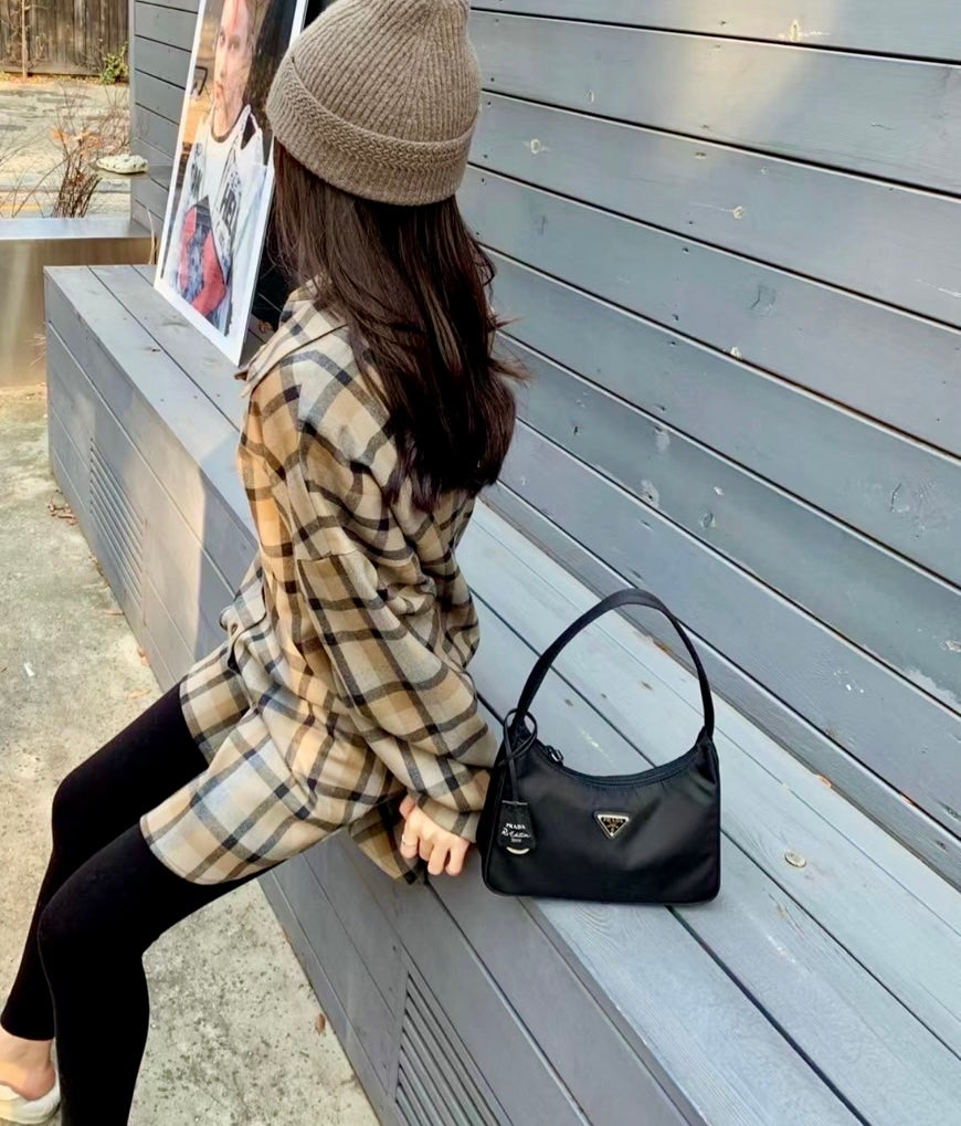 Prada Re-Edition 2000 Mini 尼龍腋下包/E920 🉐34120🇪🇺