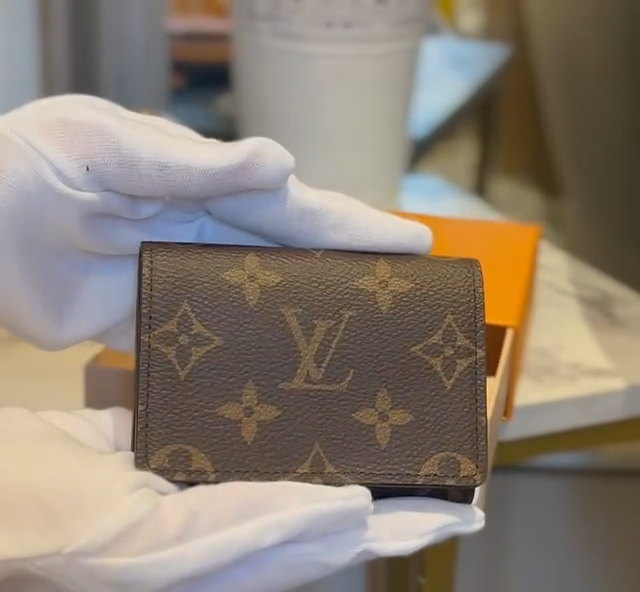 LV▪️Enveloppe Carte De Visite 翻蓋卡包/225✨🉐10450